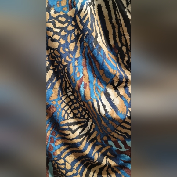 Dress Barn Scoop neck Jungle print Blouse - Picture 2 of 3